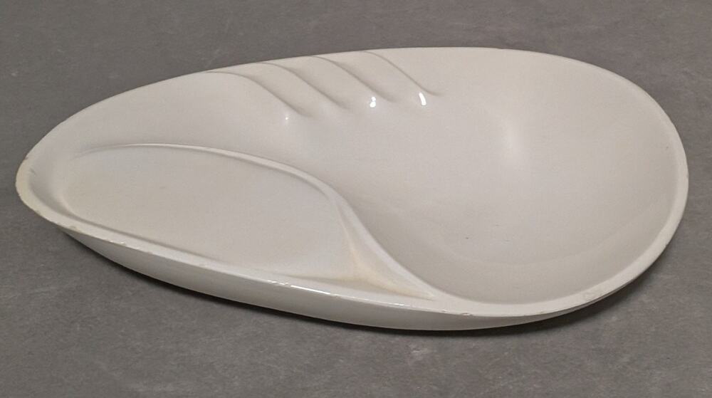 Vintage MCM White Ceramic Boomerang Ashtray Atomic Biomorphic Dish